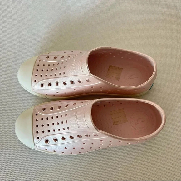 Native Shoes - Jefferson Juniors Size 3 Shoe Pink Metallic Slip-On - Picture 2 of 11